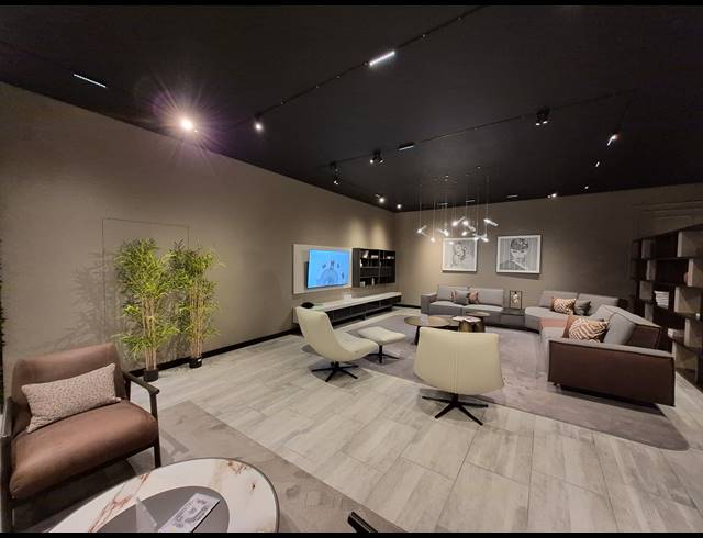 980M² SHOWROOM TO LET IN KRAMERVILLE